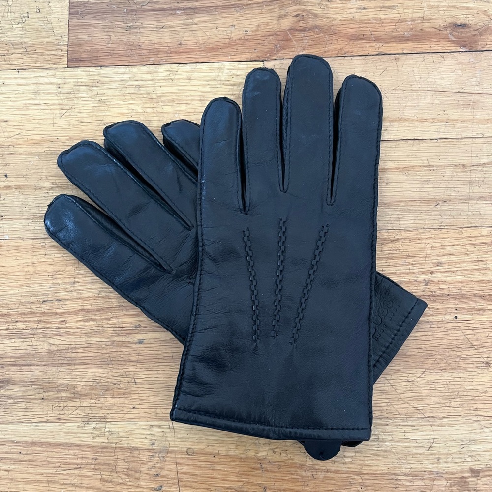Black leather Hugo Boss gloves
